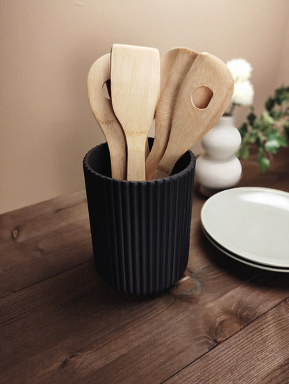 Round ribbed kitchen utensil holder