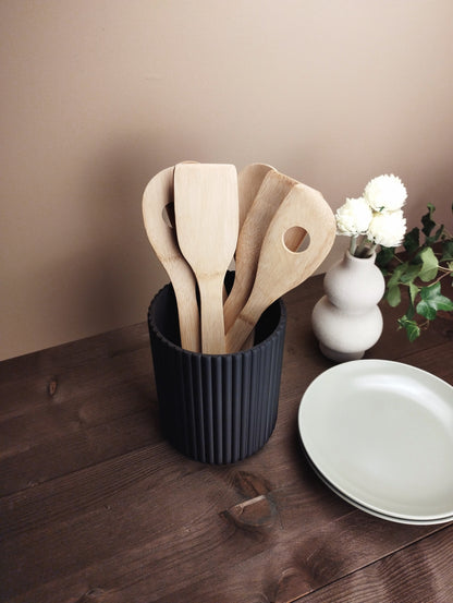 Round ribbed kitchen utensil holder