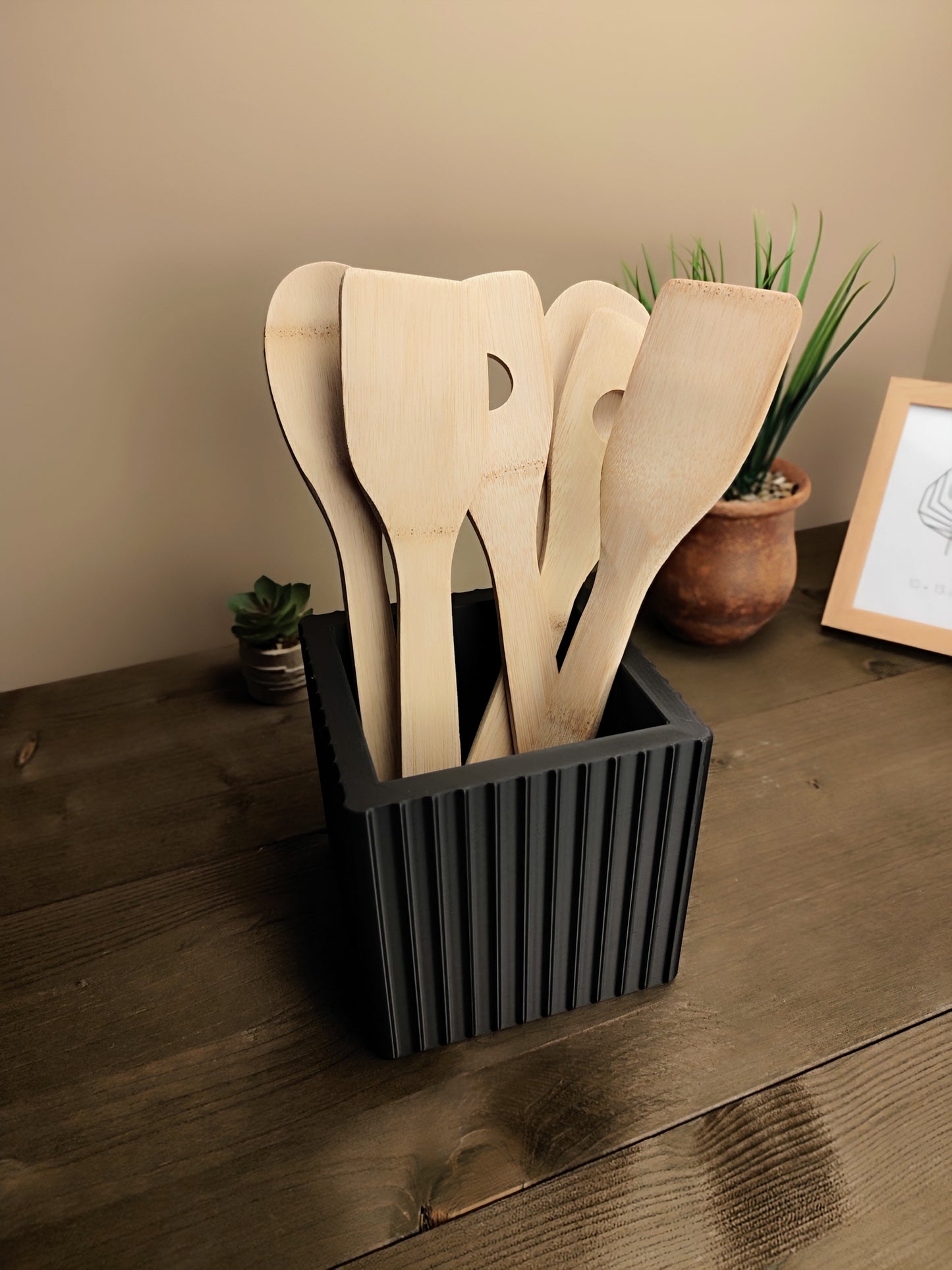 Modern Ribbed Design Kitchen Utensil Holder